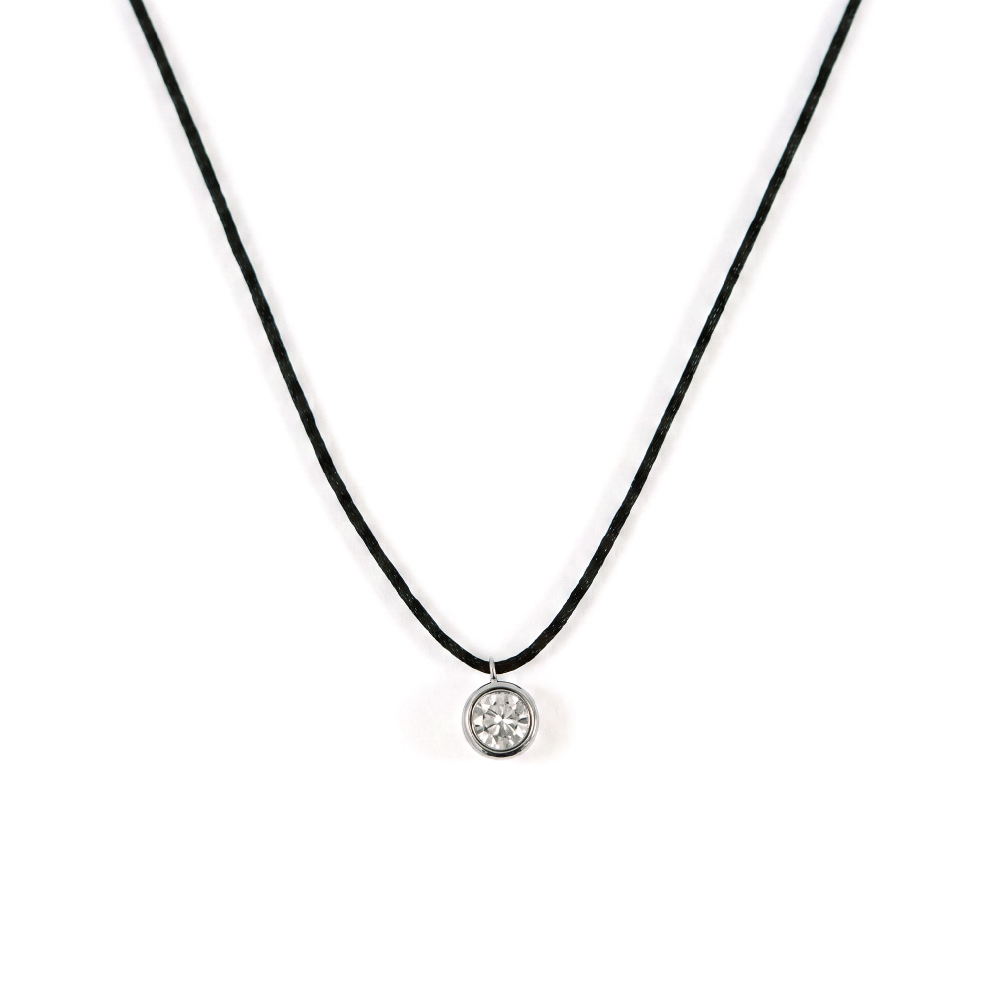 Colgante de Nylon con Diamante de Laboratorio en chatón de oro blanco 18K