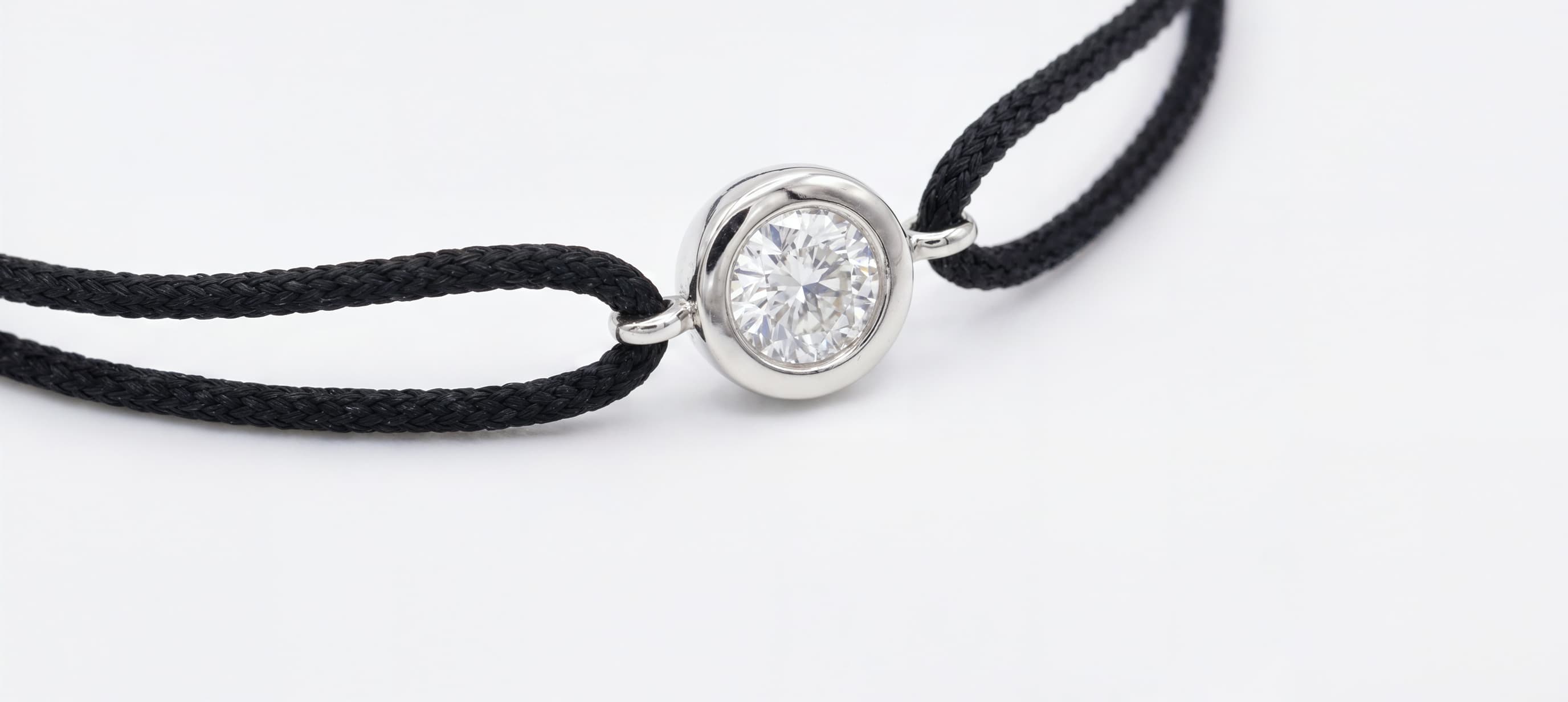 Pulsera de Nylon con Diamante de Laboratorio en chatón de oro 18K