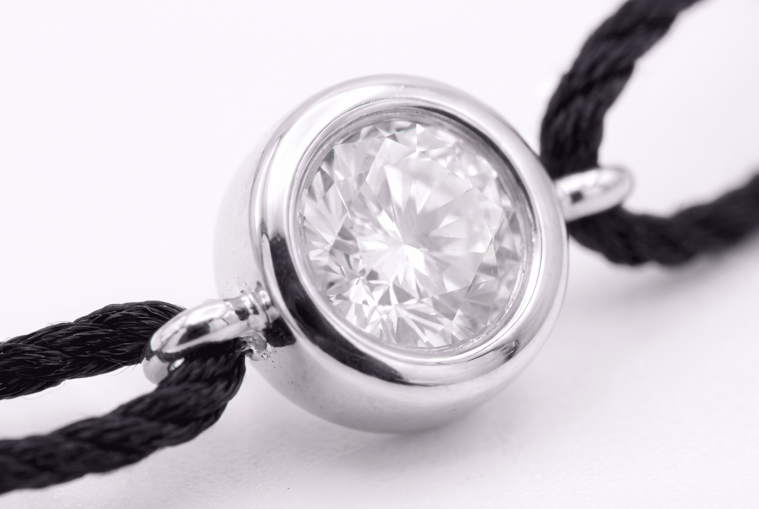 Pulsera de Nylon con Diamante de Laboratorio en chatón de oro 18K