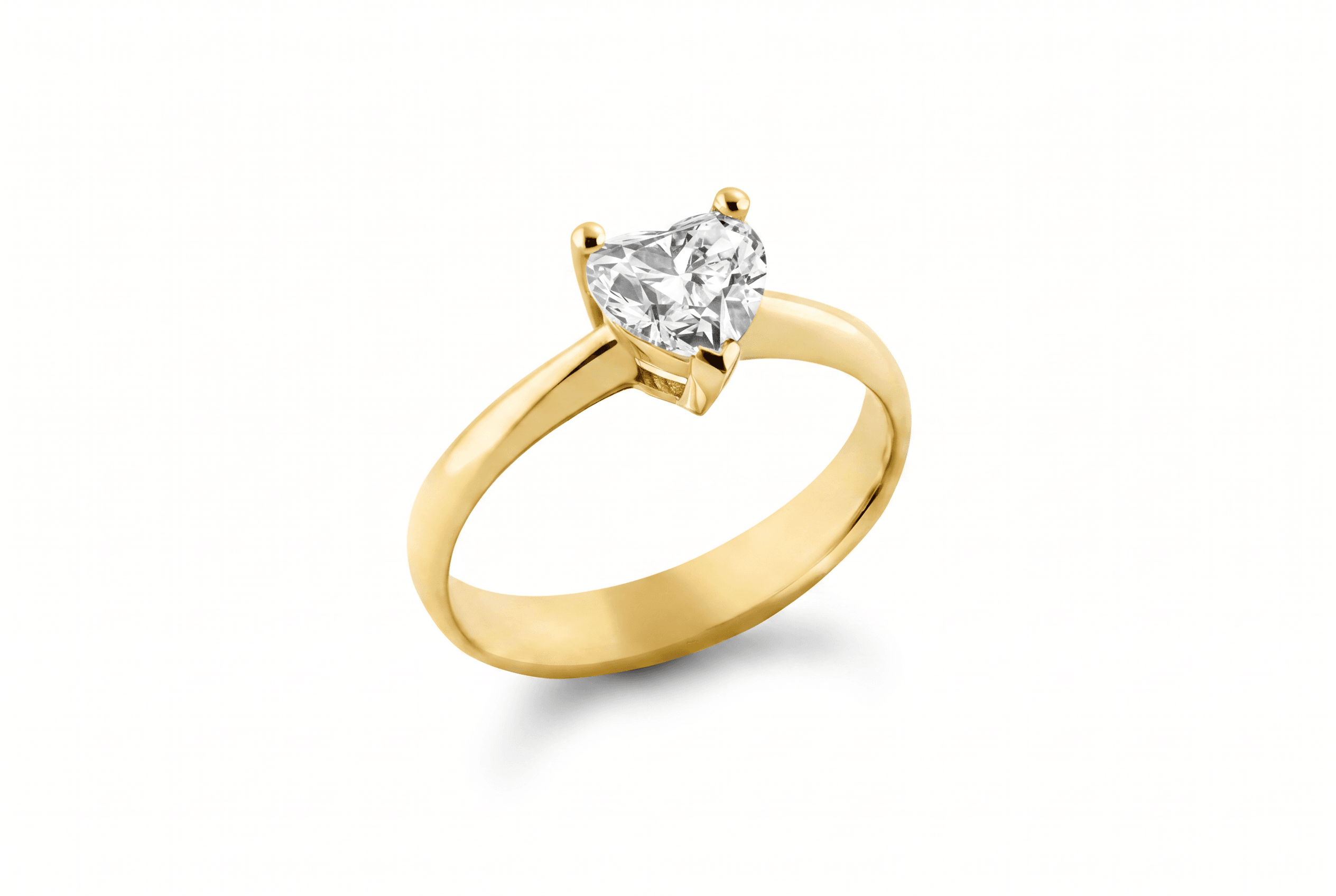 Anillo Solitario Corazón Oro 18K con Diamantes de Laboratorio en Garras