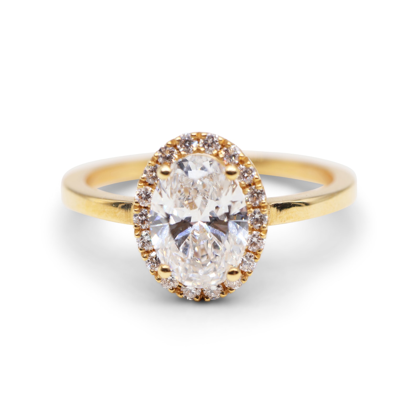 Anillo Rosetón Halo Oval Oro 18K con Diamante de Laboratorio en Pavé