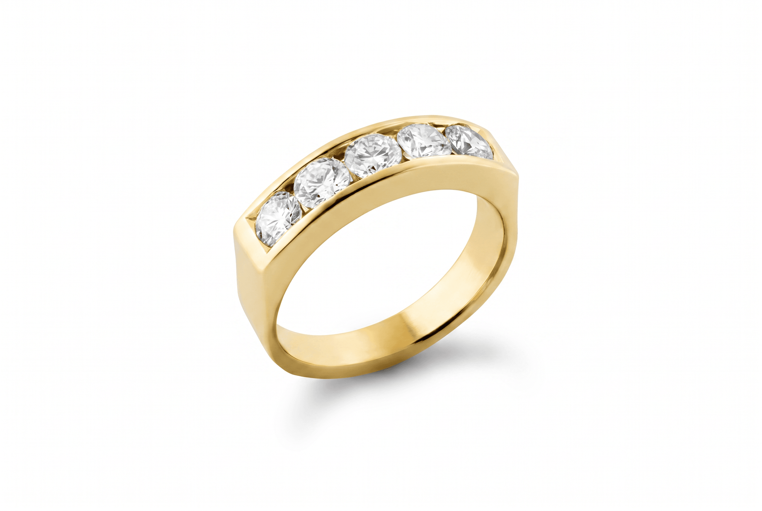 Alianza Oro 18 Kilates con 5 Diamantes de Laboratorio en Carril Media U