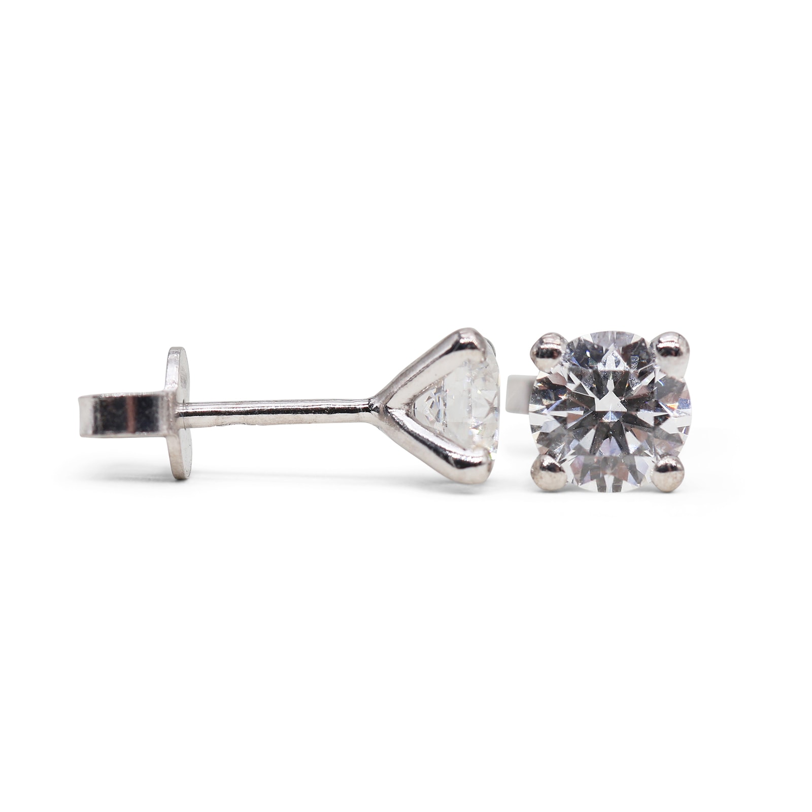 Pendientes Solitario Oro 18K con Diamante de Laboratorio en Garras en V · Blanco