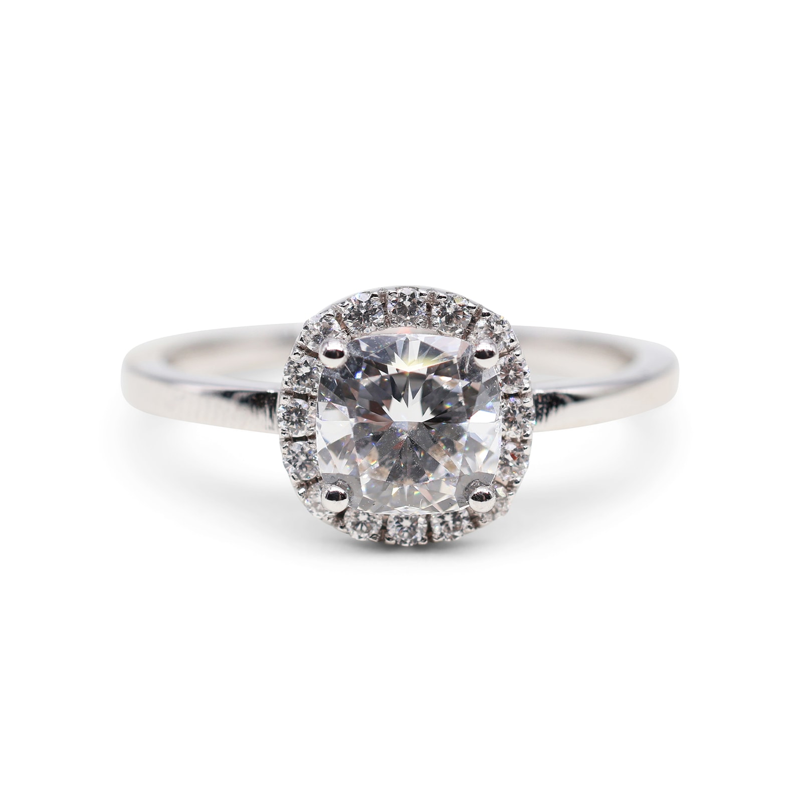 Anillo Rosetón Halo Cushion Oro 18K con Diamante de Laboratorio en Pavé