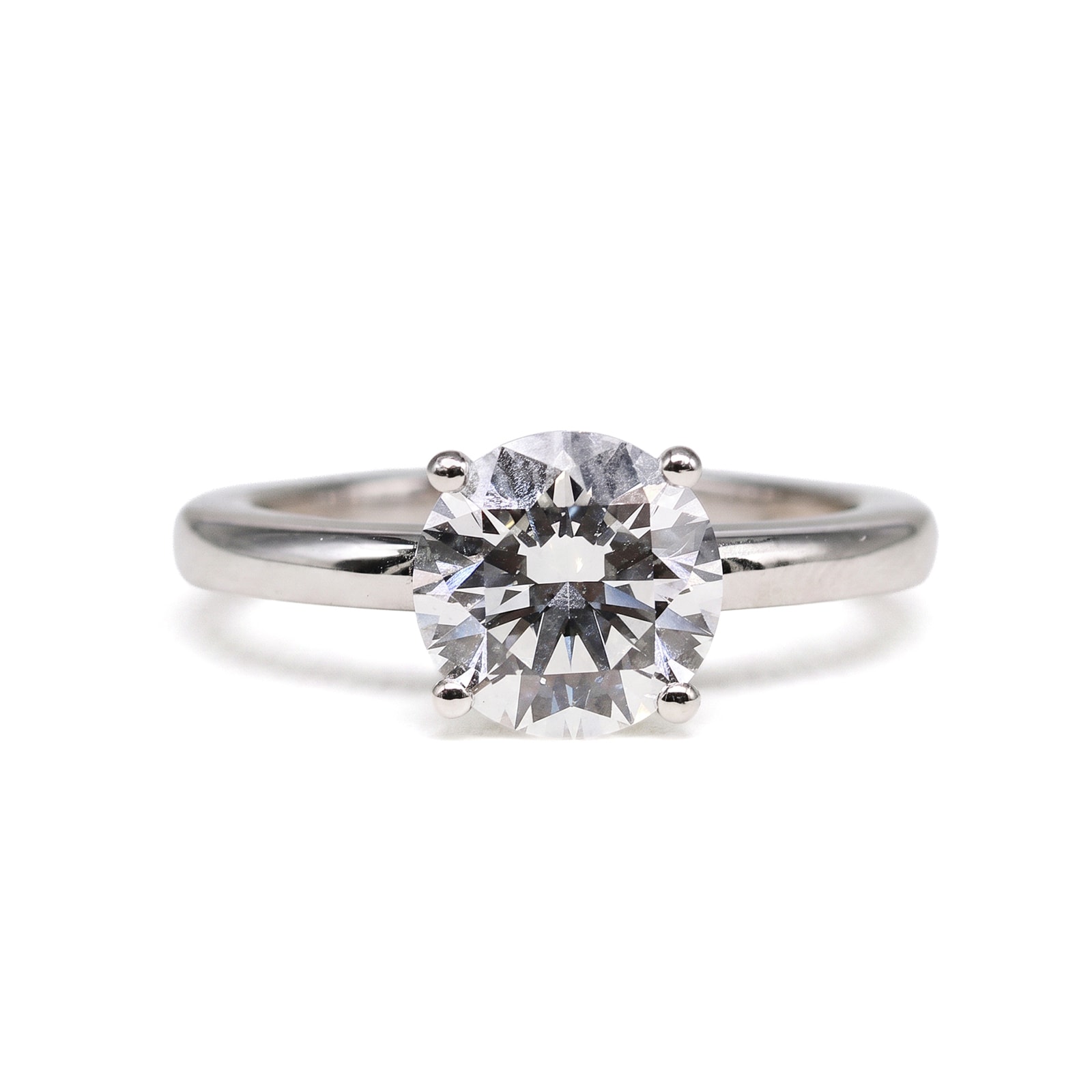 Anillo Solitario Oro 18 Kilates con Diamante de Laboratorio en 4 Garras V